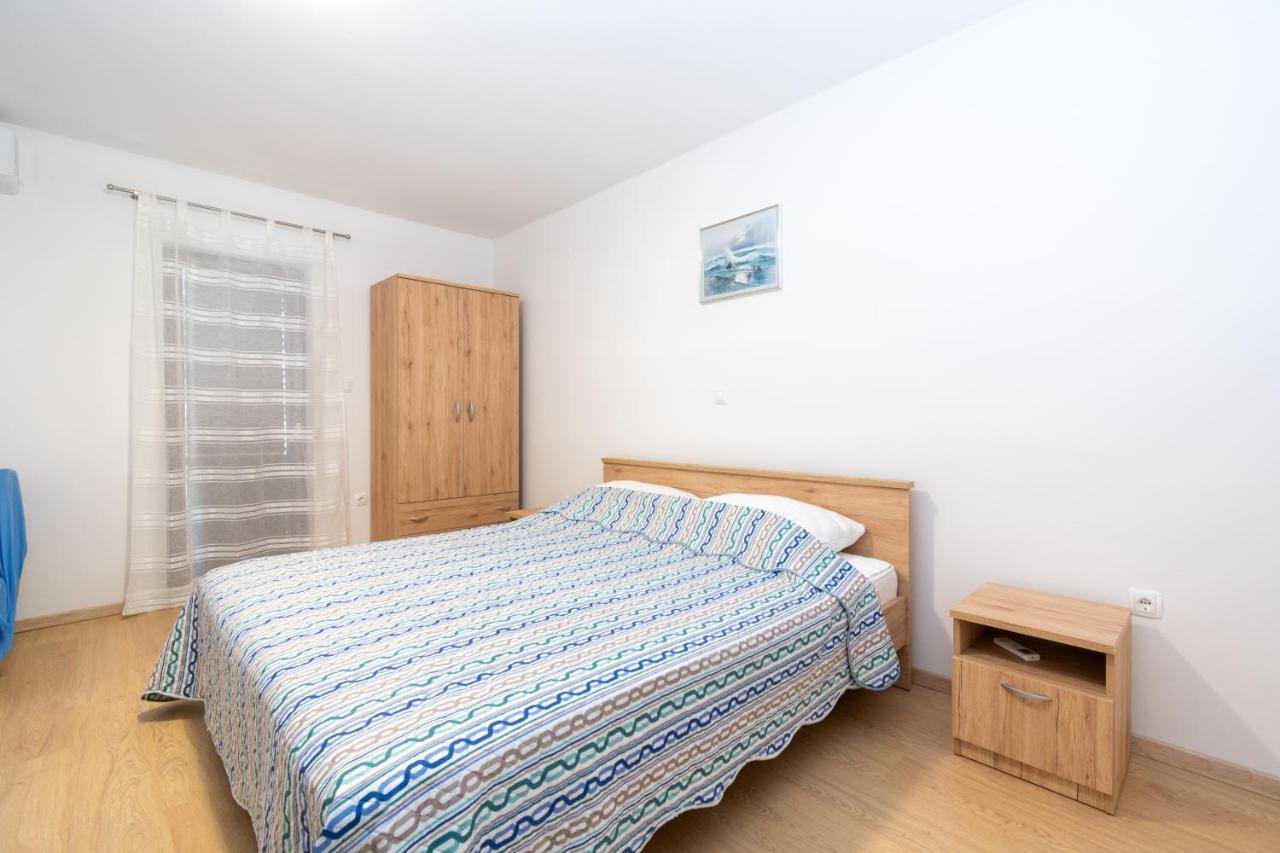 Apartments By The Sea Mandre, Pag - 3084 Колан Екстер'єр фото